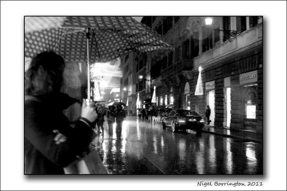 Via Dei condotti, Rome, in the rain : Nigel Borrington