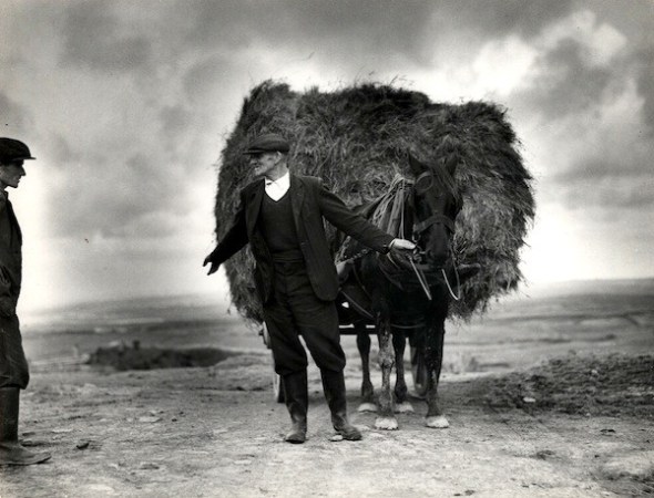 Dorothea Lange A Chat at the O’Halloran Farm [Ireland]